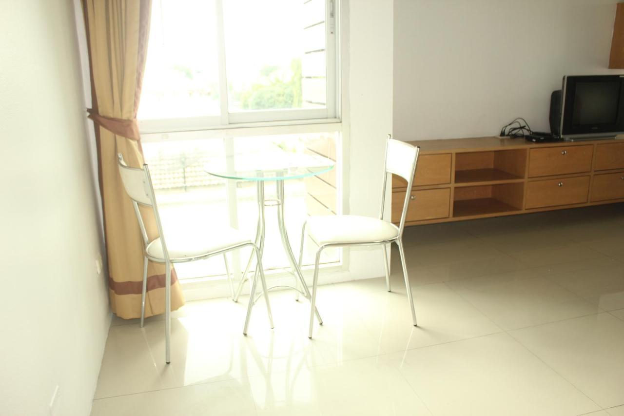 Bansabai Sabaidee Service Apartment Bangkok Buitenkant foto