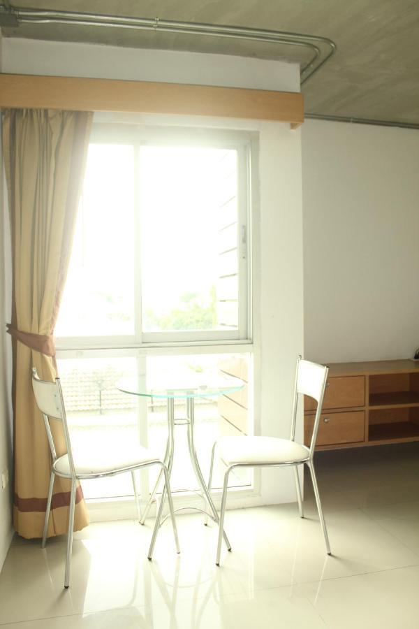 Bansabai Sabaidee Service Apartment Bangkok Buitenkant foto